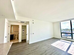 226 NW 32nd St, Unit A8 in Miami, FL - Building Photo - Building Photo