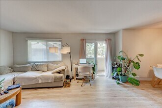510 Calle Montecito in Oceanside, CA - Building Photo - Building Photo