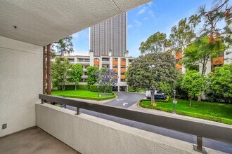 2131 Century Park Ln, Unit 116 in Los Angeles, CA - Building Photo - Building Photo