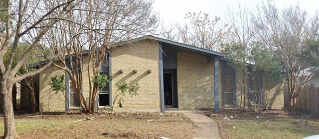 2043 Chestnut Rd in Carrollton, TX - Building Photo