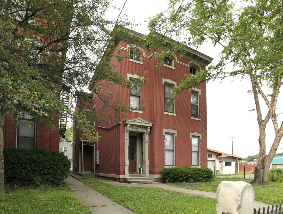 2120 W Market St in Louisville, KY - Building Photo