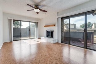 18 Park Ln in Bedford, TX - Building Photo