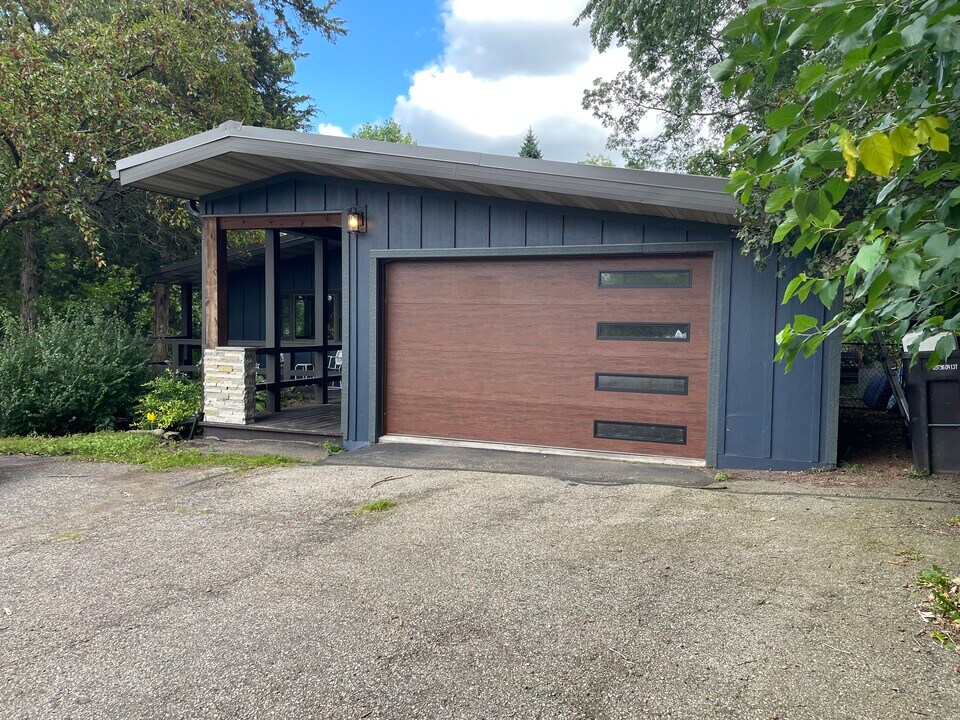 1721 N High Point Rd in Middleton, WI - Building Photo