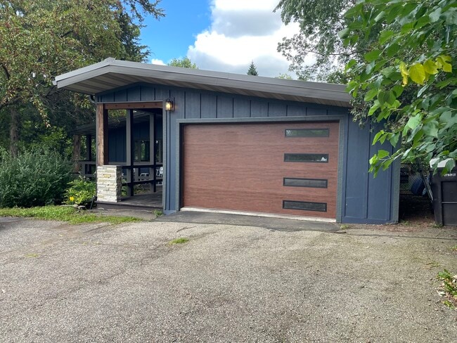 property at 1721 N High Point Rd