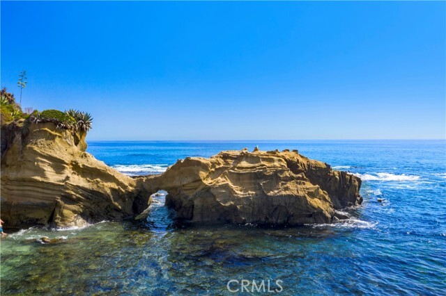 156 Pearl St in Laguna Beach, CA - Building Photo