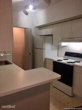 3231 Sabal Palm Manor-Unit -Apt 101 in Hollywood, FL - Building Photo - Building Photo