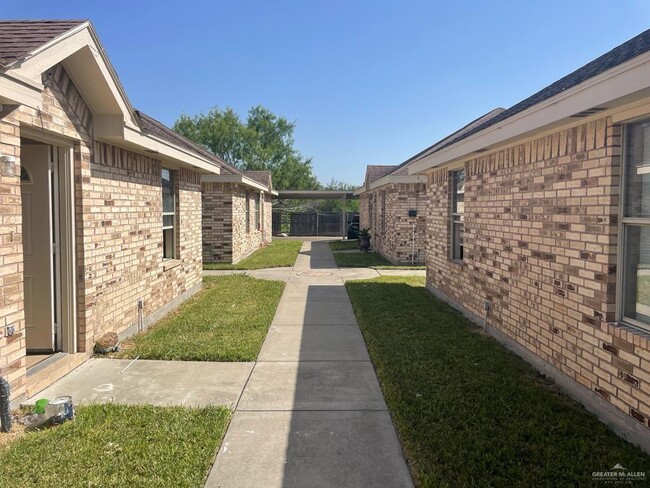 2015 W Western Dr in Edinburg, TX - Building Photo - Building Photo