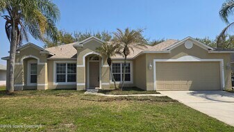 1831 Barrington Cir in Rockledge, FL - Building Photo