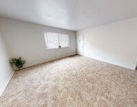 360 Roseman Ct photo'