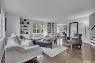 42 Tanglewylde Ave in Bronxville, NY - Building Photo - Building Photo