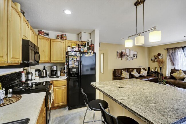 505 S Pine Island Rd, Unit 307 in Plantation, FL - Building Photo - Building Photo