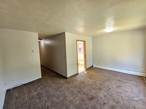 927 W Linden St, Unit 927 in Fergus Falls, MN - Building Photo - Building Photo