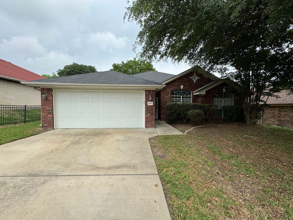 4201 Lost Oak Dr in Killeen, TX - Building Photo