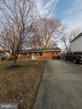 7925 Ashboro Dr, Unit Main-1213 in Alexandria, VA - Foto de edificio - Building Photo