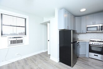 508 W Belmont in Chicago, IL - Building Photo - Building Photo