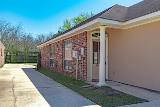 5613 Ducros Dr, Unit 3 in Baton Rouge, LA - Building Photo - Building Photo