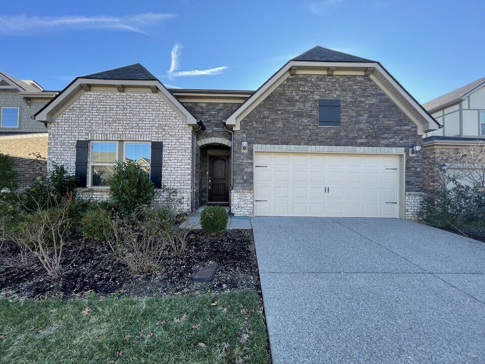 1008 Fenner Ln in Gallatin, TN - Building Photo
