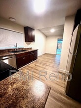 812 Glen Molly Dr in Sparks, NV - Building Photo - Building Photo