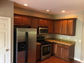 5 Melrose Ct in South Elgin, IL - Building Photo - Building Photo