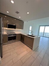 2000 Metropica Wy, Unit 2511 in Sunrise, FL - Building Photo - Building Photo