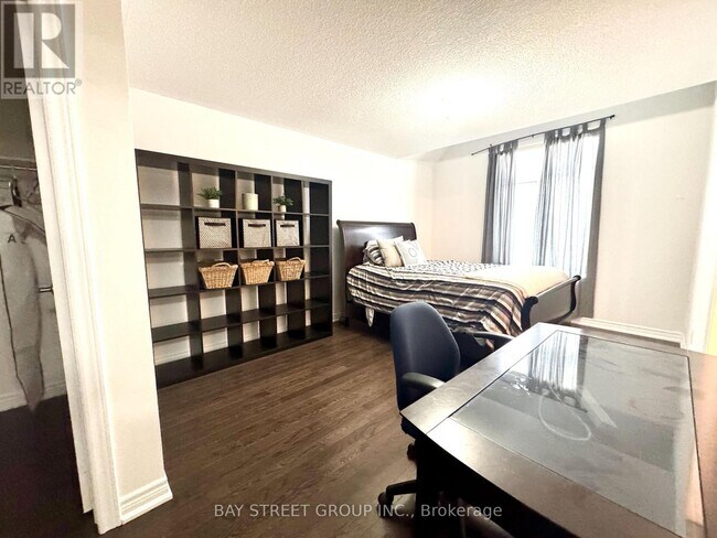 1003 Green St in Innisfil, ON - Building Photo - Building Photo