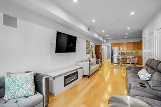 816 Kennedy St NW in Washington, DC - Foto de edificio - Building Photo