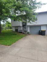 1853 Hollywood Ct in Iowa City, IA - Building Photo