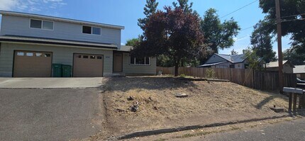 1841 Sargent Ave in Klamath Falls, OR - Building Photo - Building Photo