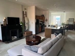 1217 Buena Vista St, Unit Apt 3 in Pittsburgh, PA - Foto de edificio - Building Photo