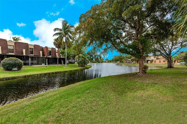 1501 NW 90th Way in Pembroke Pines, FL - Building Photo - Building Photo