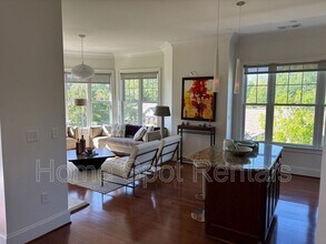 3635 E Paces Cir in Atlanta, GA - Building Photo - Building Photo