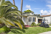 1764 Chalcedony St in San Diego, CA - Foto de edificio - Building Photo