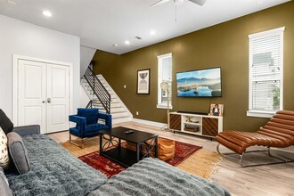 3369 Daphne St in Houston, TX - Building Photo - Building Photo