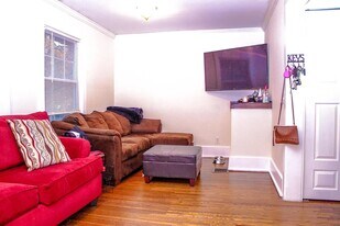 37 Varden St, Unit Up in Rochester, NY - Building Photo