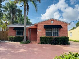 3172 McDonald St in Miami, FL - Building Photo