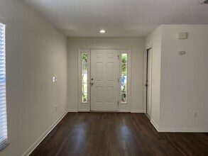 5607 Tanagerlake Rd in Lithia, FL - Foto de edificio - Building Photo