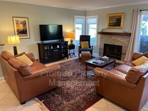 1680 N Coast Hwy 101 in Encinitas, CA - Building Photo - Building Photo