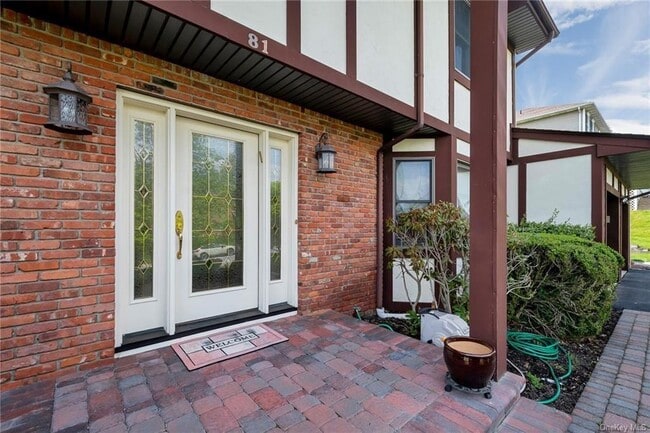 81 Jefferson St in Woodbury, NY - Building Photo - Building Photo