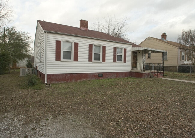 property at 3926 Hawthorne Ave SW