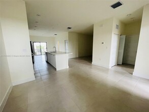 8005 NW 104th Ave, Unit 25 in Doral, FL - Building Photo - Building Photo