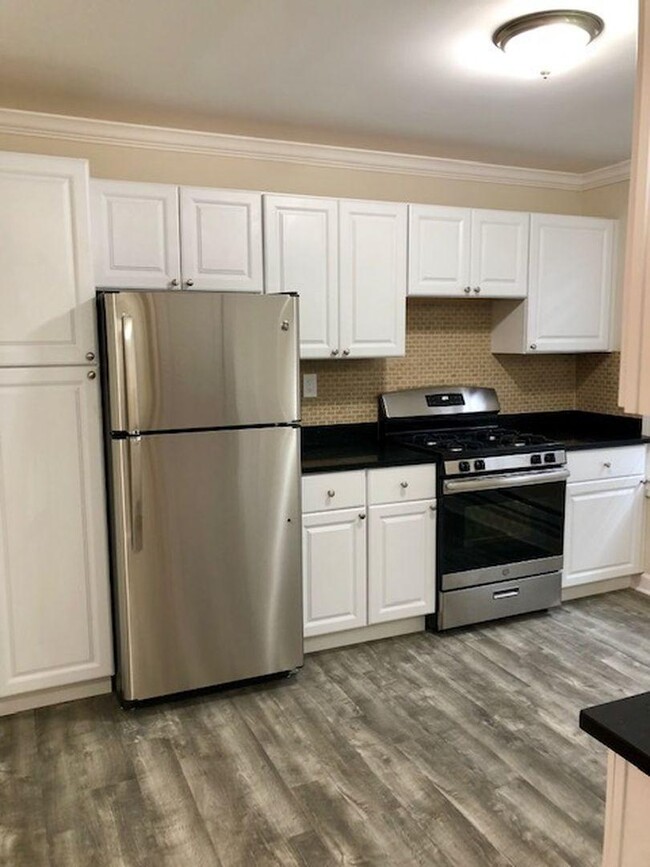 property at 837.5 W Cornelia Ave