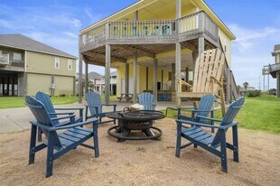 2423 Sand Drift Ln in Port Bolivar, TX - Building Photo