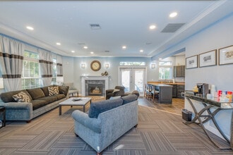 Aspen Creek Apartments in Puyallup, WA - Foto de edificio - Lobby