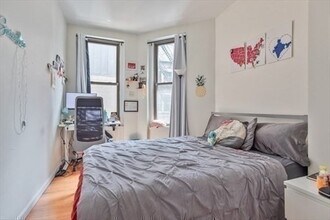 236 Newbury St, Unit 3 in Boston, MA - Building Photo - Building Photo