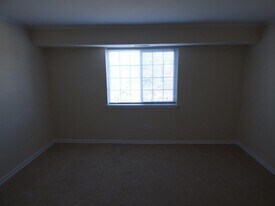 1519 N Windsor Dr, Unit 309 in Arlington Heights, IL - Building Photo