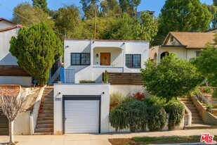 739 Isabel St in Los Angeles, CA - Building Photo