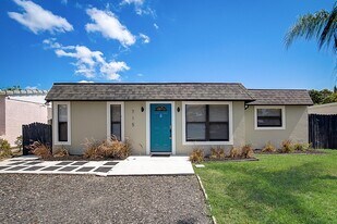 715 W Palm St in Lantana, FL - Building Photo