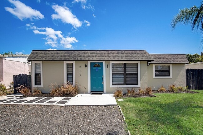property at 715 W Palm St