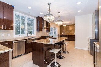 1 Elizabeth Rd in New Rochelle, NY - Building Photo - Building Photo