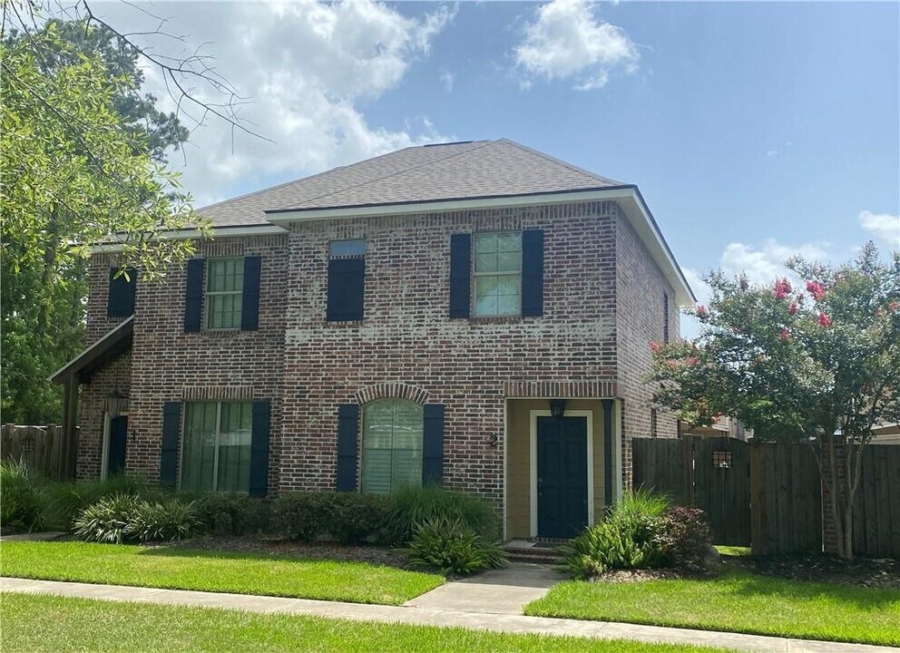 5017 S Prien Lake Rd in Lake Charles, LA - Building Photo